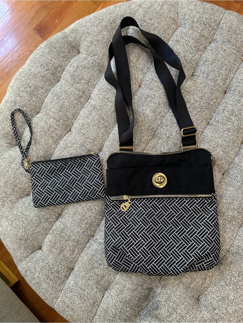 Baggallini crossbody purse in very good condition
